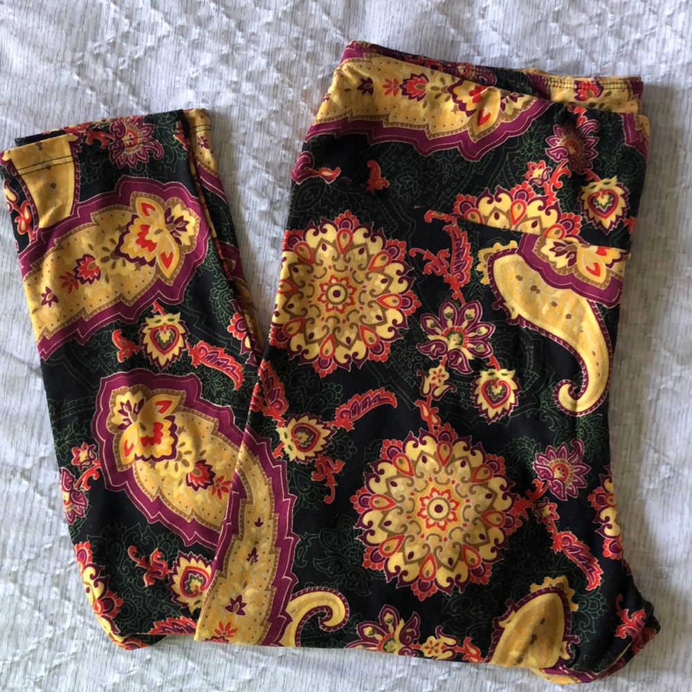 LuLaRoe Tall & Curvy Leggings